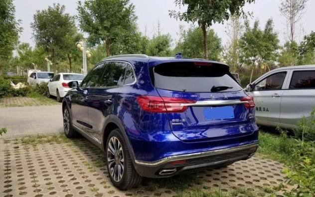21.5万喜提红旗HS5，1个月后再开朋友的日产奇骏，车主：差距明显