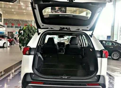 全新丰田RAV4到店，恕我直言，这应该是有史以来最好的RAV4