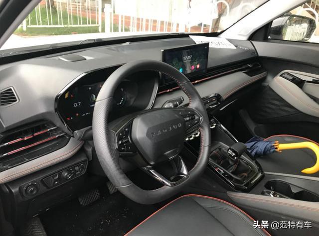 95后提了台“小旋风”，双色设计+自动驾驶，车标类似钻石才卖8万