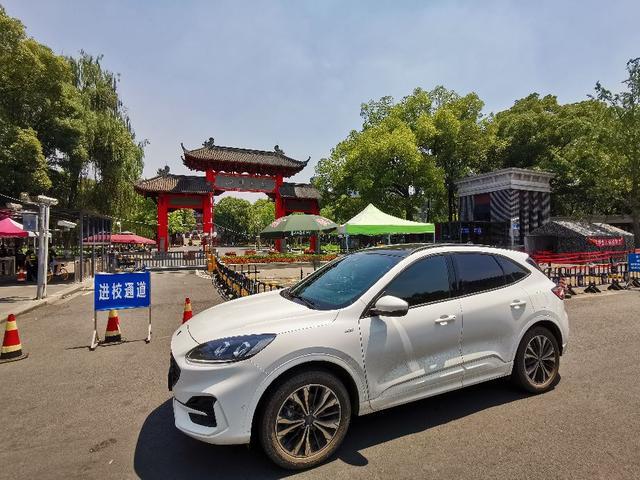 送孩子返校，福特锐际“自适应巡航”使用感受