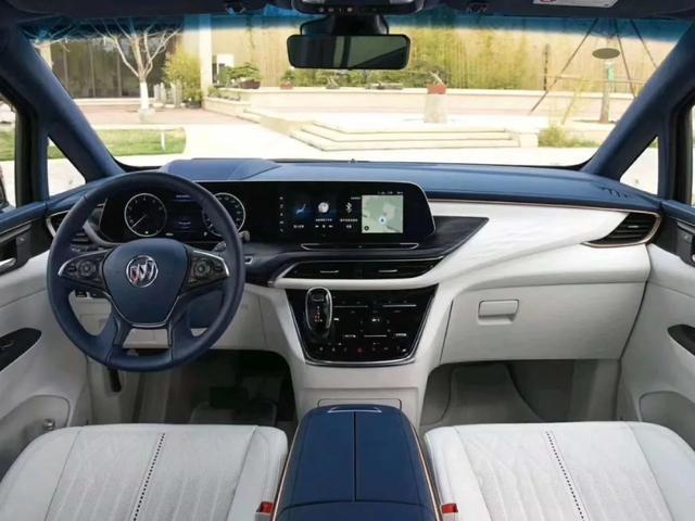 都说雷克萨斯LX570好，为何扭头提了路虎揽胜？看到实车就懂了