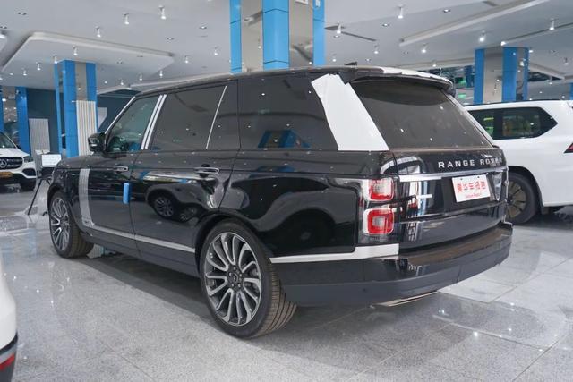 都说雷克萨斯LX570好，为何扭头提了路虎揽胜？看到实车就懂了