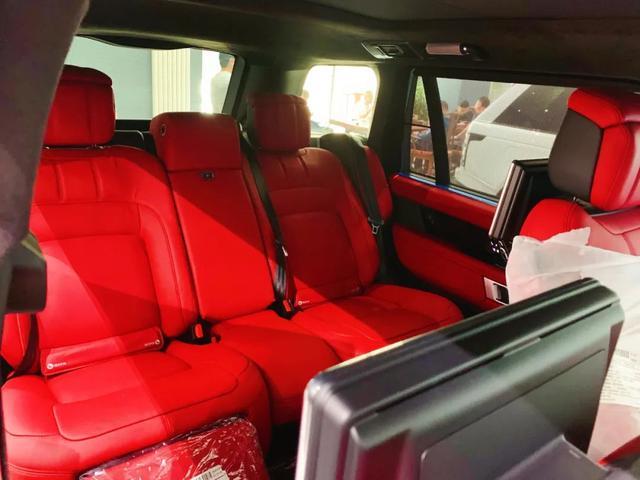 都说雷克萨斯LX570好，为何扭头提了路虎揽胜？看到实车就懂了