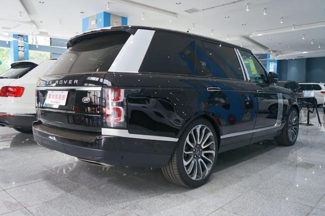 都说雷克萨斯LX570好，为何扭头提了路虎揽胜？看到实车就懂了
