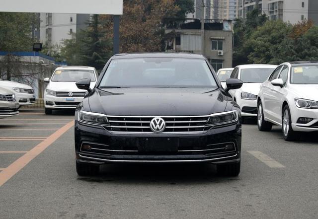 开过雷克萨斯IS，又提大众辉昂，比较两车，车主意味深长说了感受