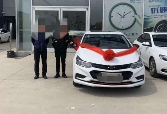科鲁兹提车作业分享，车主：感觉空间很一般，踩油门发动机嗡嗡响