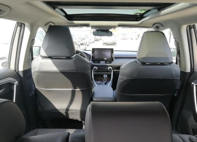 全新RAV4现场提车，有一种陶醉之感