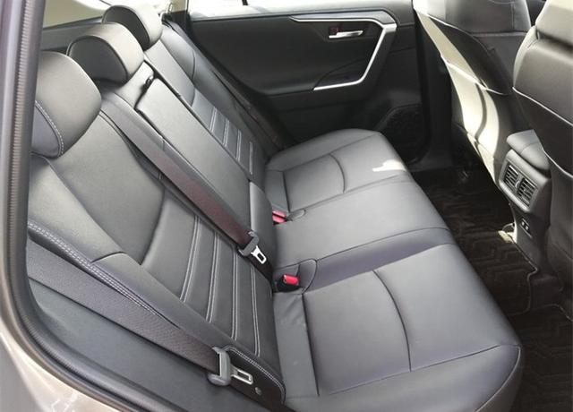 全新RAV4现场提车，有一种陶醉之感
