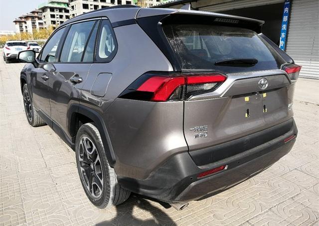 全新RAV4现场提车，有一种陶醉之感