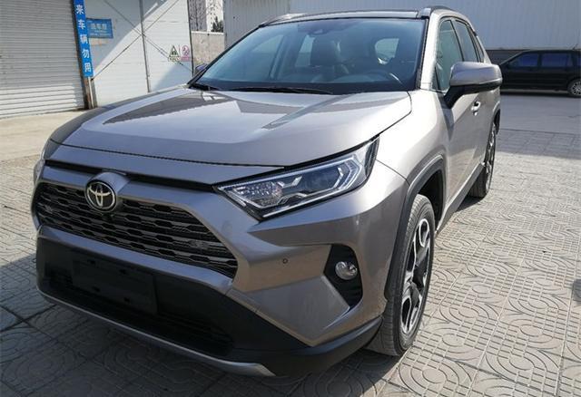 全新RAV4现场提车，有一种陶醉之感