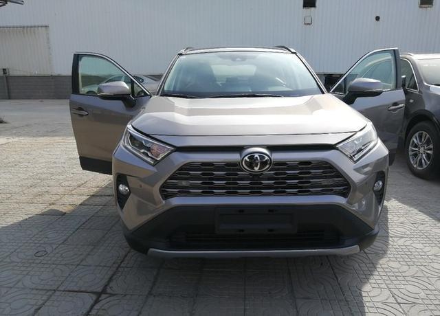 全新RAV4现场提车，有一种陶醉之感
