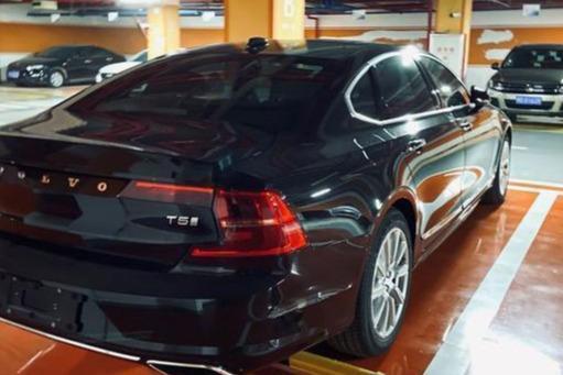 33.5万提了辆沃尔沃S90，开了3600km后，车主：我只想说三个字