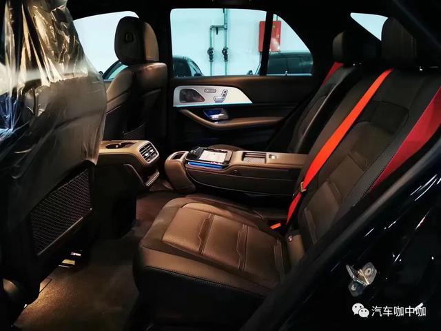 没买卡宴，100万提了台奔驰GLE53，AMG出品，路上难得一见