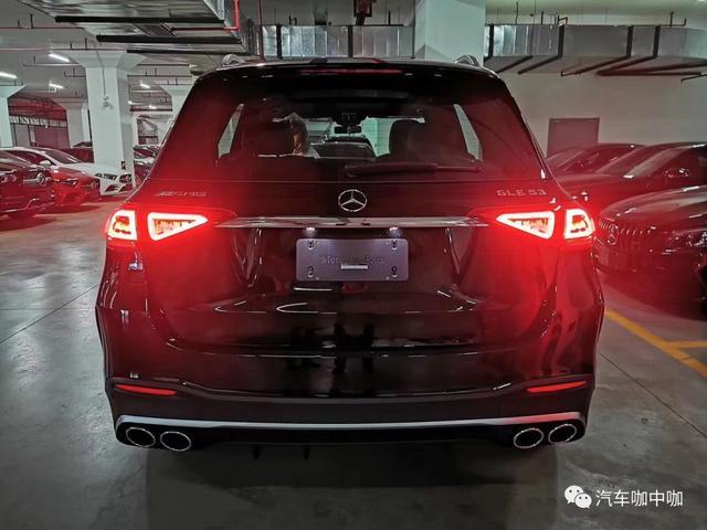 没买卡宴，100万提了台奔驰GLE53，AMG出品，路上难得一见