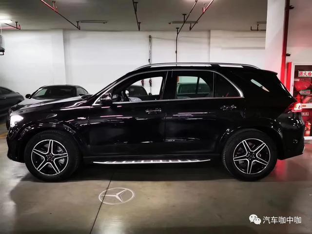 没买卡宴，100万提了台奔驰GLE53，AMG出品，路上难得一见