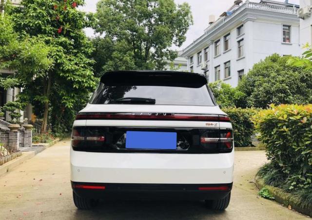 90后人生第一台车，大五座空间，语音控全车，它是新宝骏RM-5
