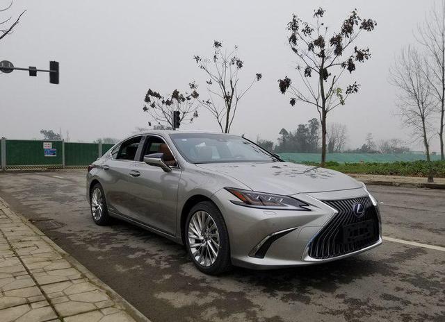 开了雷克萨斯ES，再提英菲尼迪Q50L，比较两车，车主说了大实话
