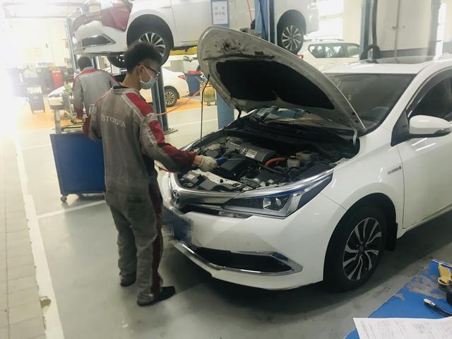 再好的车也需要定期保养，分享卡罗拉双擎的保养过程
