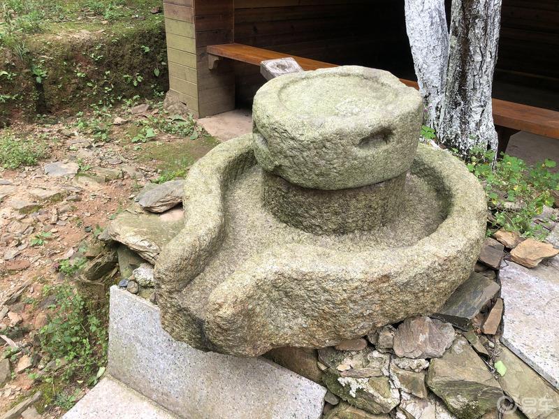 车友游梅关古道，体验徒步出省。