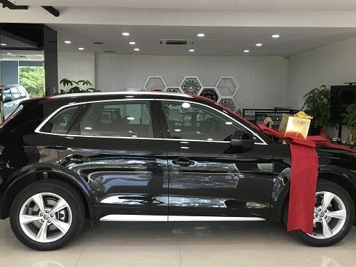 新奥迪Q5L提车记，车主：30万左右入手，放弃奔驰GLC