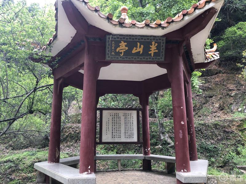 车友游梅关古道，体验徒步出省。