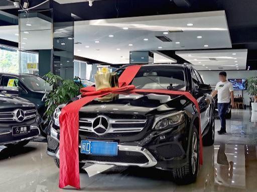 进口奔驰GLC300提车记，车主：38万不错，就入手了