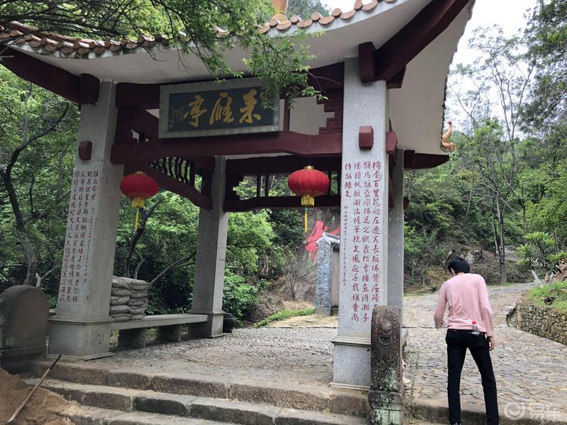 车友游梅关古道，体验徒步出省。