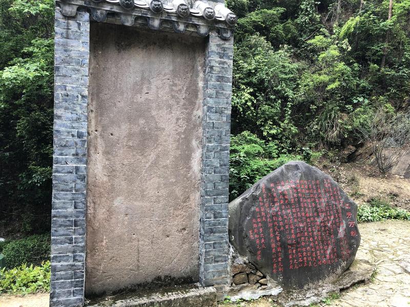 车友游梅关古道，体验徒步出省。