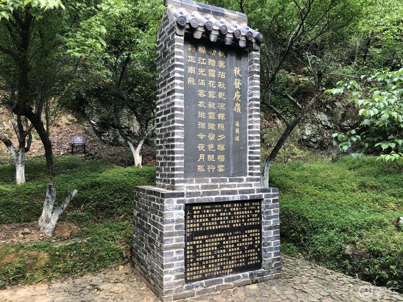 车友游梅关古道，体验徒步出省。