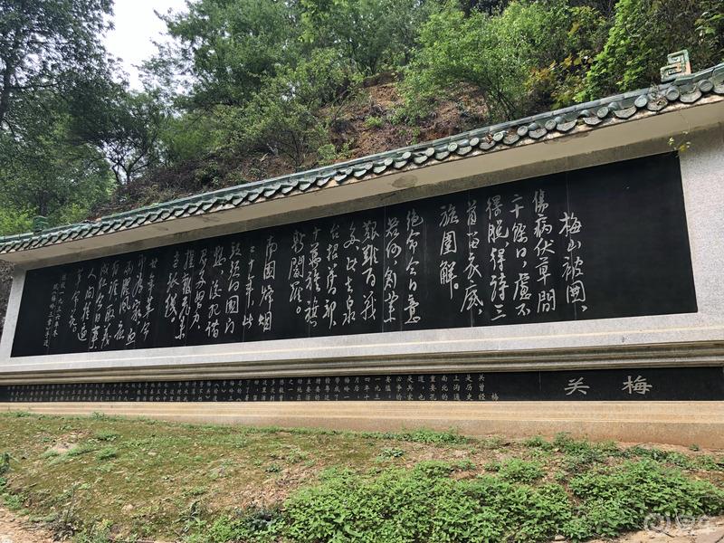 车友游梅关古道，体验徒步出省。