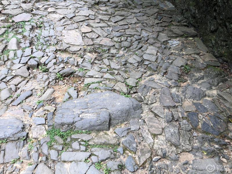 车友游梅关古道，体验徒步出省。