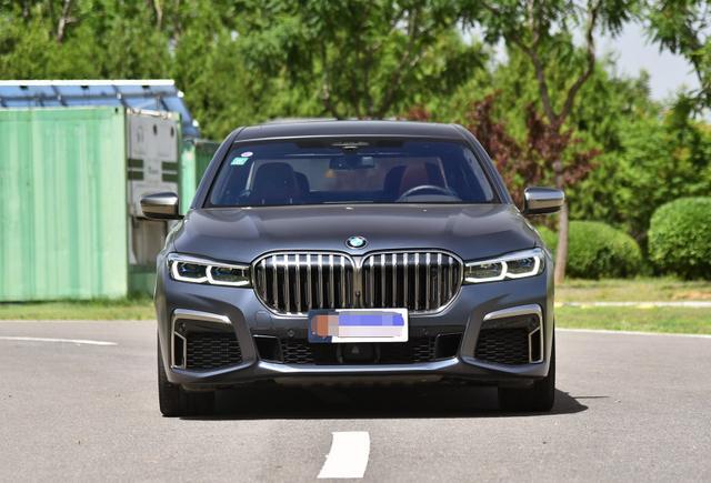 200多万提了辆宝马7系，开了2个月后，车主：我只想说一句话