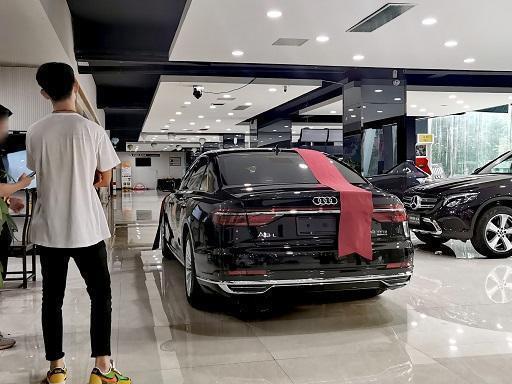 19款奥迪A8L提车记，车主：包牌71.5万，果断入手了