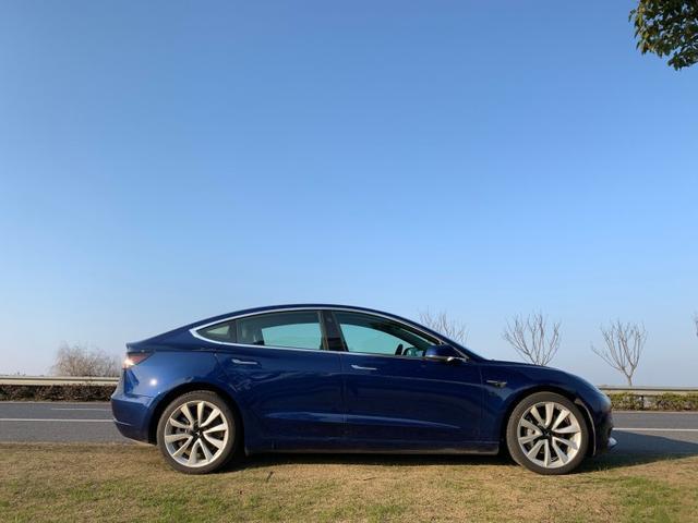 30万元购买特斯拉MODEL3 家人和我闹别扭：提速太快 坐得不舒服