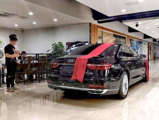 19款奥迪A8L提车记，车主：包牌71.5万，果断入手了