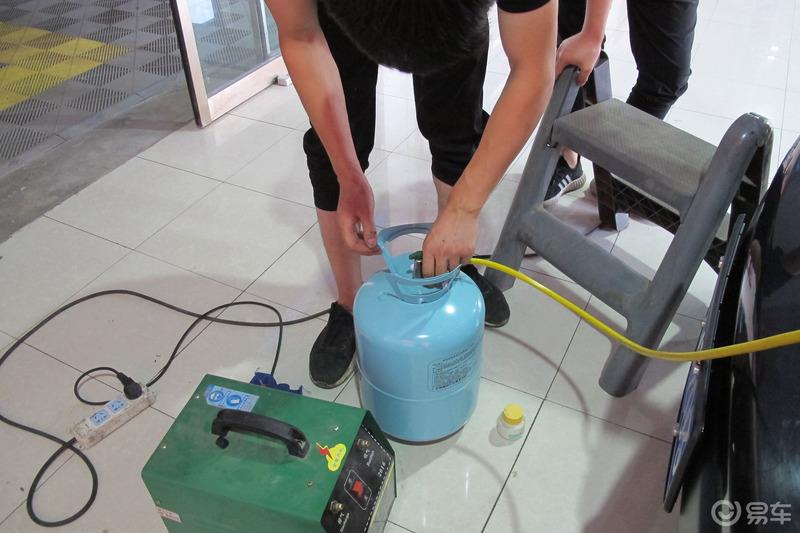 【陕西崛起】-----自由客加装空调冷媒作业