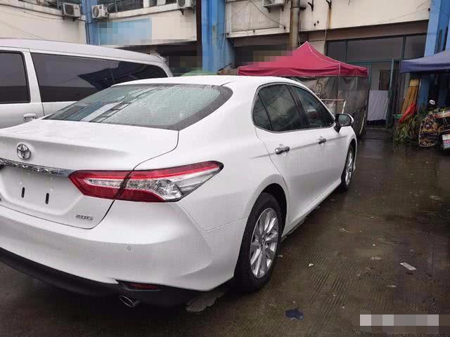 丰田凯美瑞家用怎么样？开到高速公路上会不会飘？多少钱能买到？