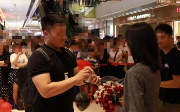 小伙喜提比亚迪唐并向女友求婚，网友：这颜值起码配奔驰，可惜了