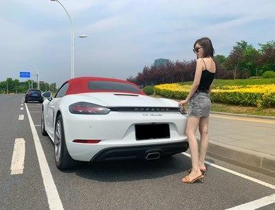 长腿女神迟到一年多的保时捷718提车作业