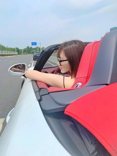 长腿女神迟到一年多的保时捷718提车作业