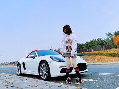 长腿女神迟到一年多的保时捷718提车作业