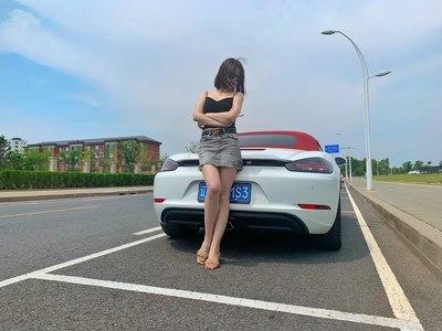 长腿女神迟到一年多的保时捷718提车作业