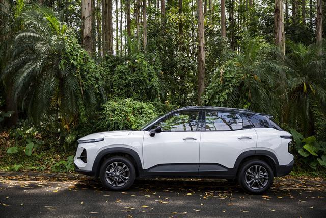 8万提智能SUV，配全景天窗+双色车身，油耗4毛，RS-3还能自动驾驶