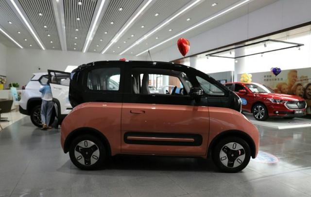 新宝骏E300Plus提车记——颜值诱人、配置高级，顶配落地才9万