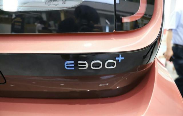 新宝骏E300Plus提车记——颜值诱人、配置高级，顶配落地才9万