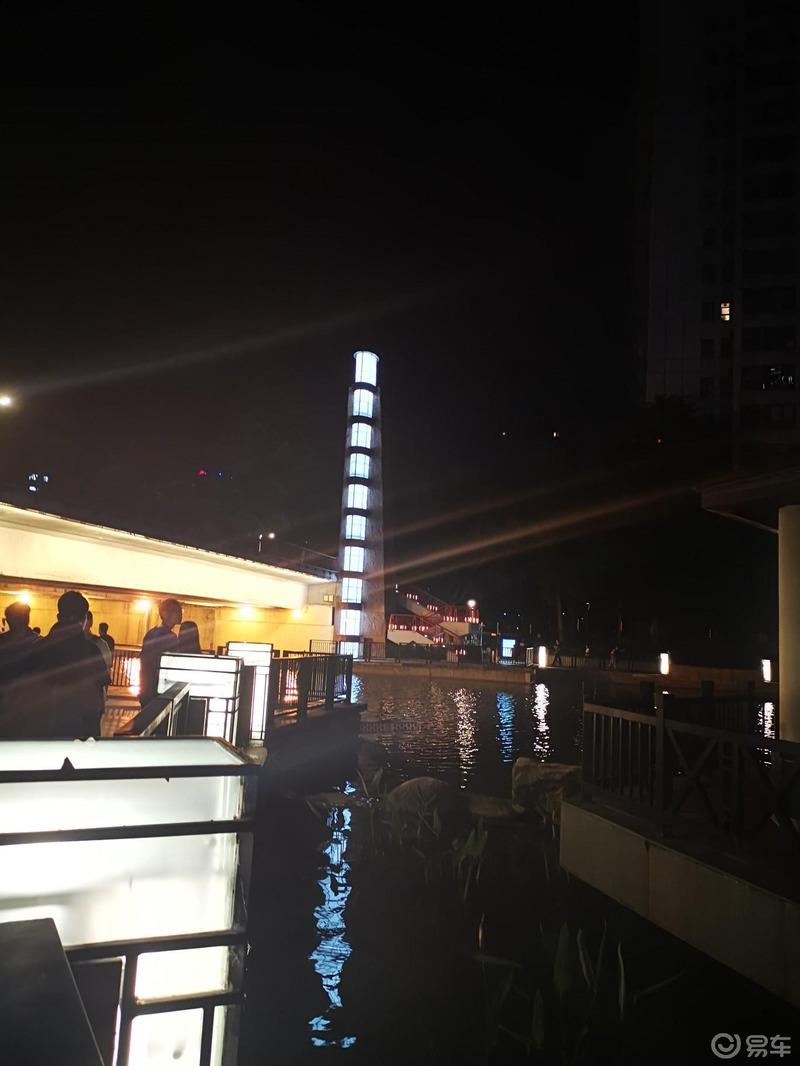 千灯湖旁的车友聚会 易起乐