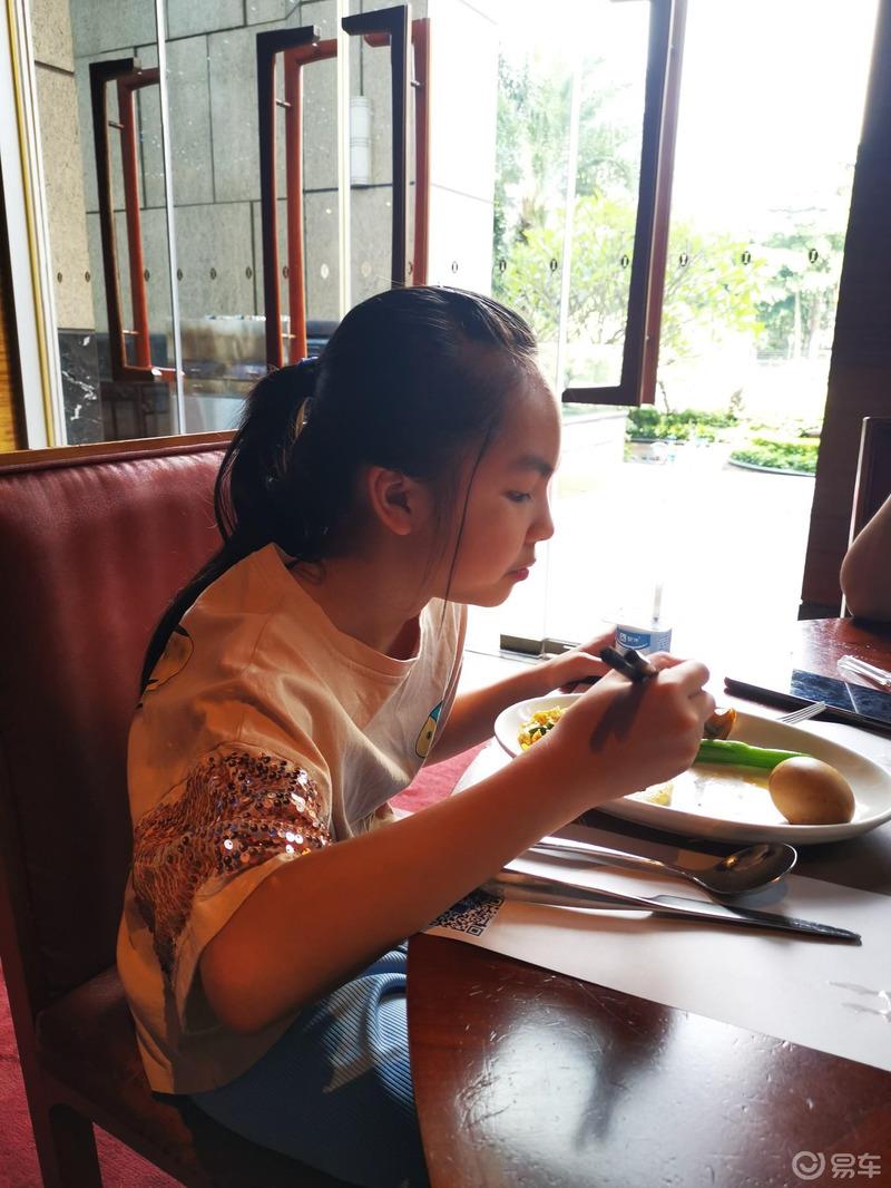千灯湖旁的车友聚会 易起乐