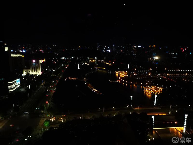 千灯湖旁的车友聚会 易起乐