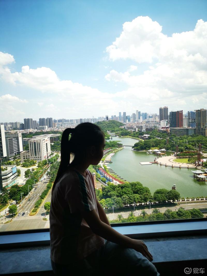 千灯湖旁的车友聚会 易起乐