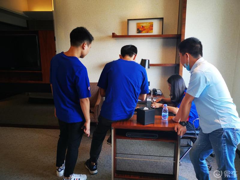 千灯湖旁的车友聚会 易起乐